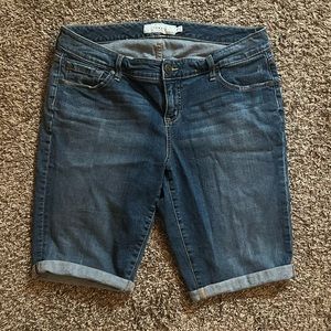 Torrid Bermuda Jean shorts size 14